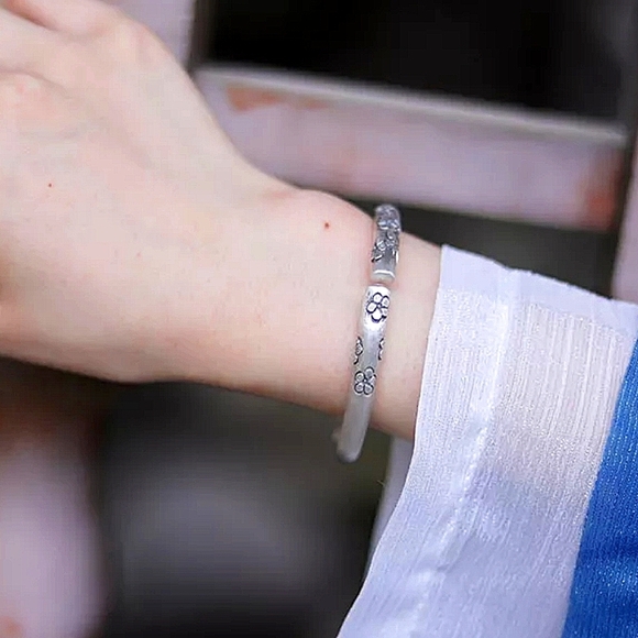 Vintage Flower Engraved Sterling Silver Cuff Bangle Bracelet - Picture 5 of 5